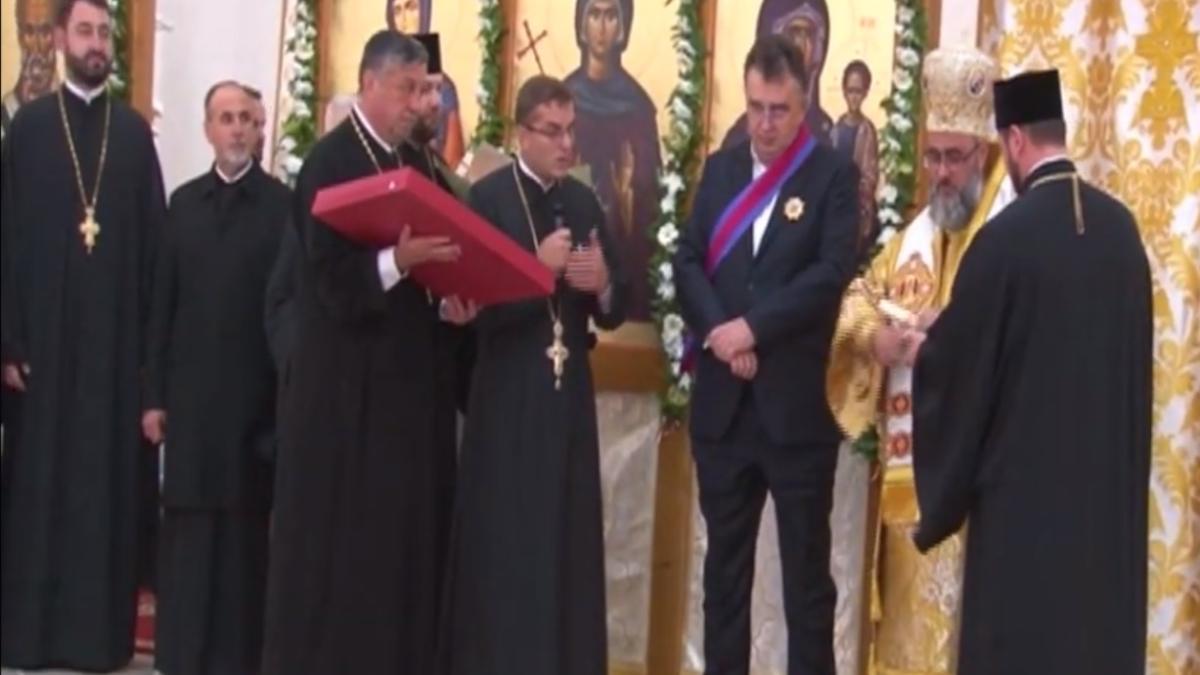 marian_oprisan_decorat_bor