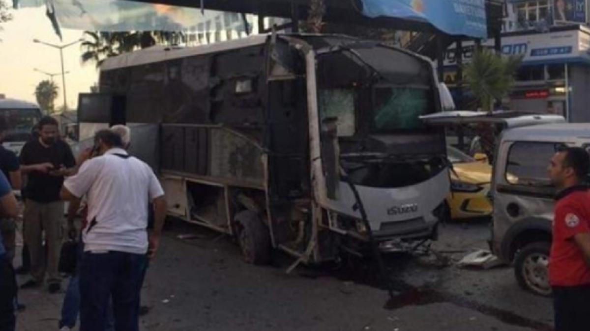 atac_cu_bomba_autocar_politisti_turcia_adana