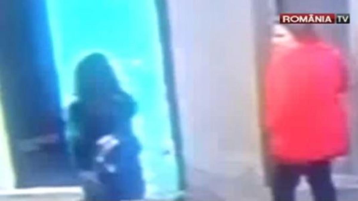 femeie_in__rosu_caracal