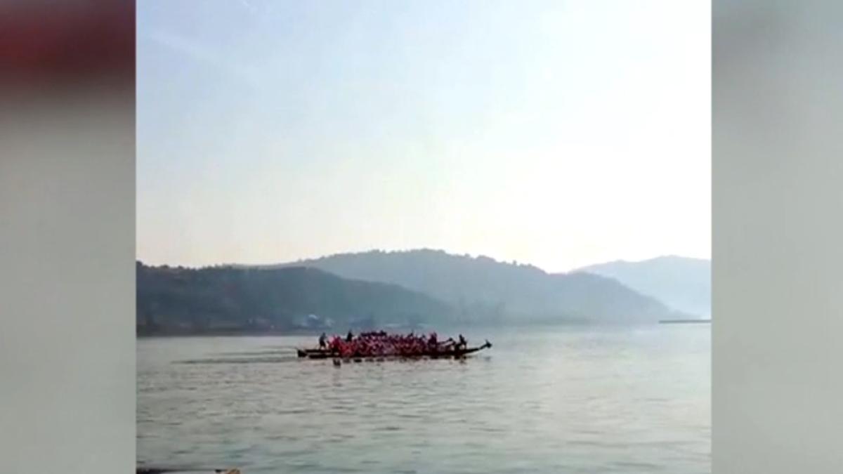 dunare_barca_copii_rasturnata