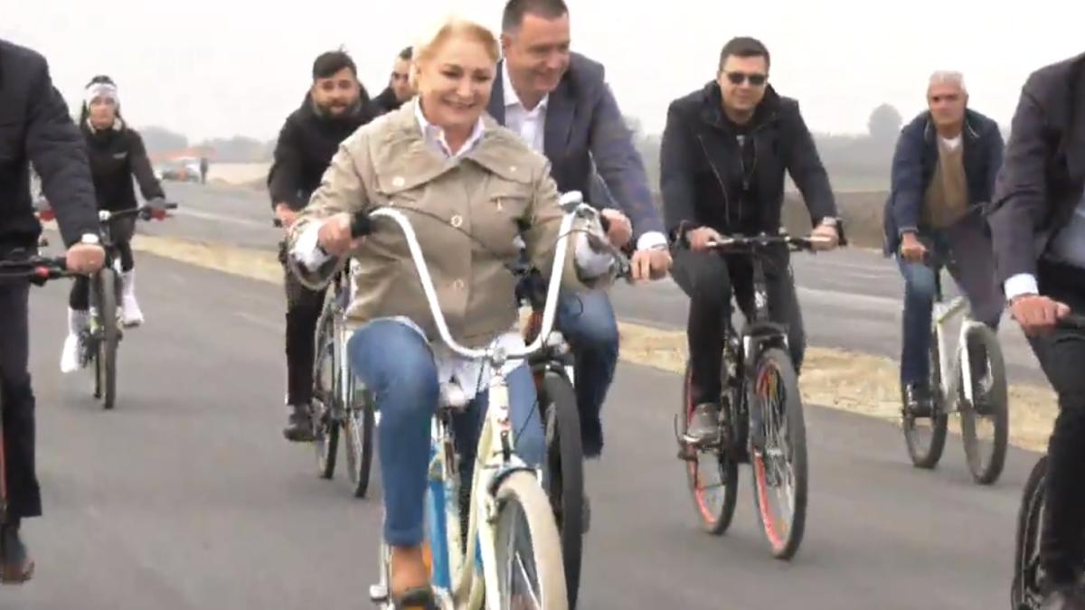 biorica_dancila_pe_bicicletajpg