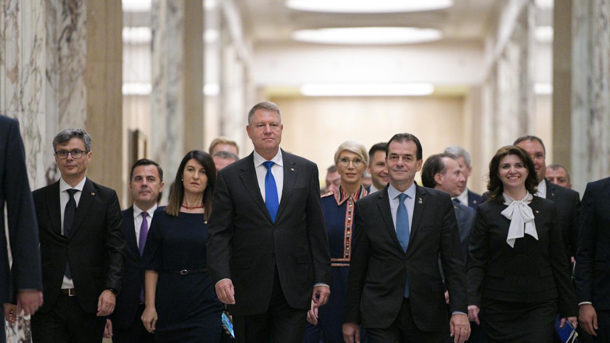 klaus_iohannis_ministri_guvern_orban_poza_comuna