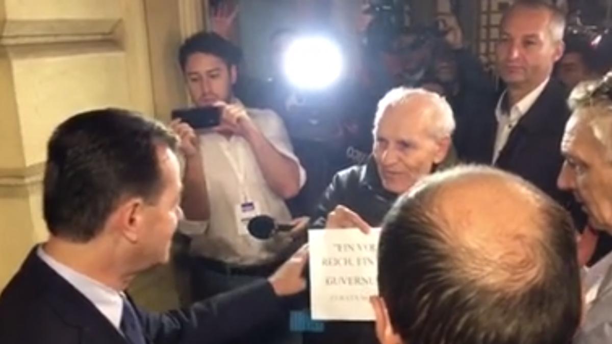 protest_dezbatere_klaus_iohannis_ludovic_orban_bcu