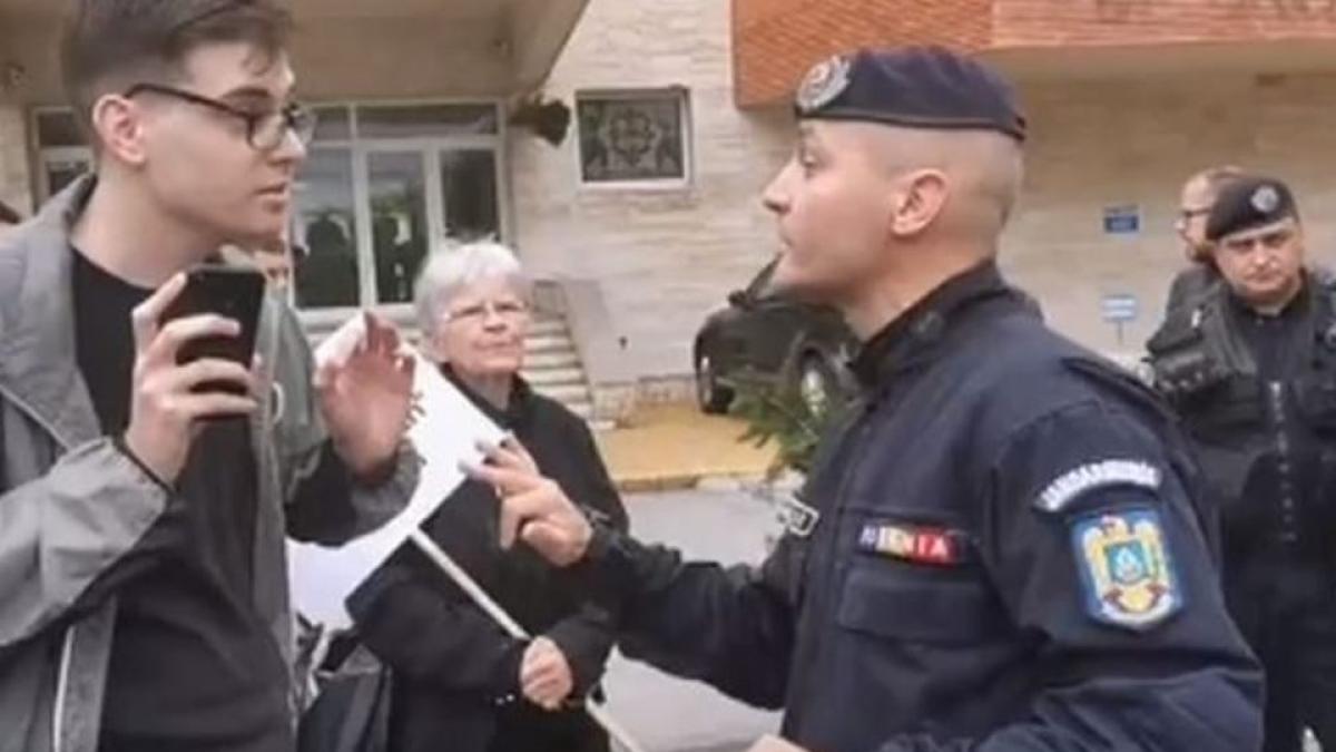 alin_popoviciu_elev_amenintat_protest_mures_jandarmerie_fb