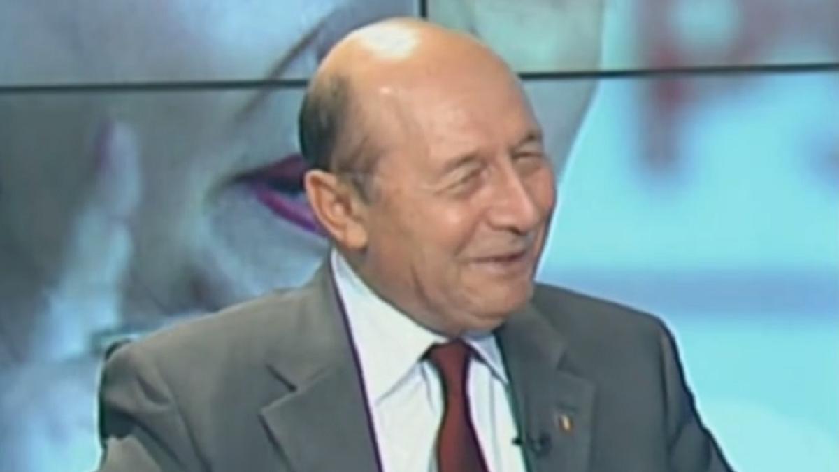 traian_basescu_amuzat_04_10_2019