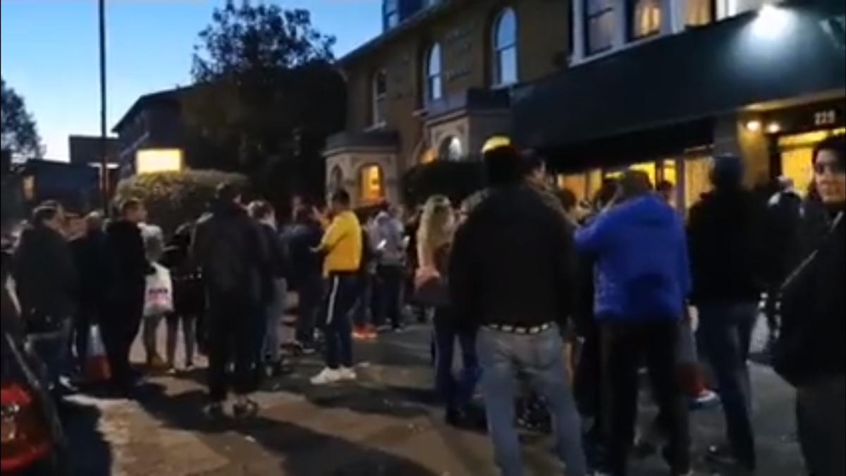 coada_vot_sectie_marea_britanie_stratford