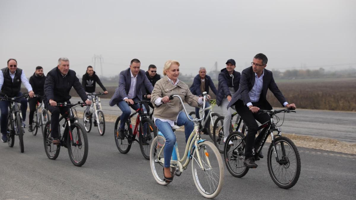 viorica_dancila_pe_bicicleta_poza_buna
