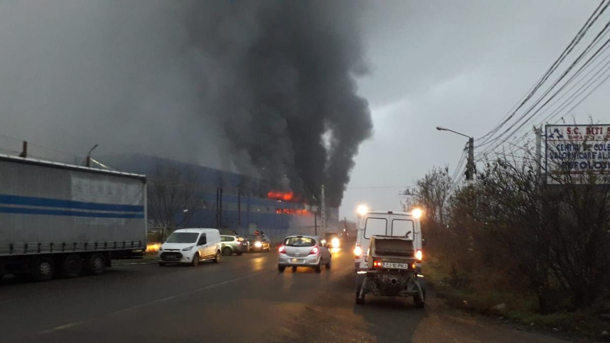 incendiu_hala_mezeluri_campia_turzii