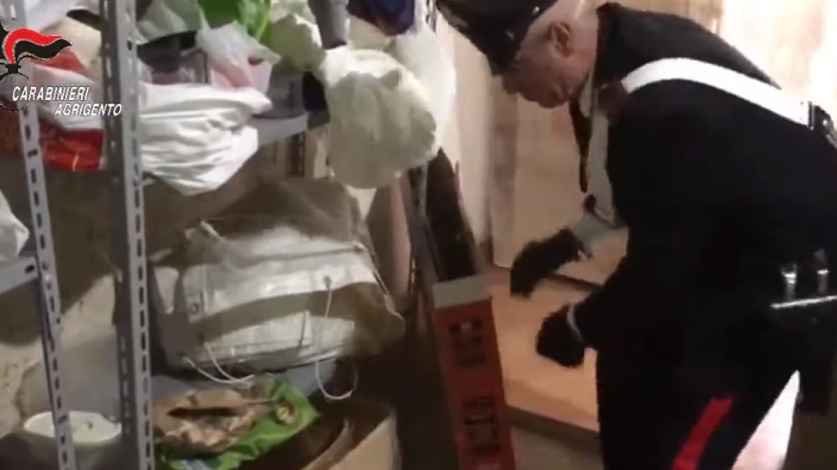 muncitor_roman_italia_fabrica_branzeturi