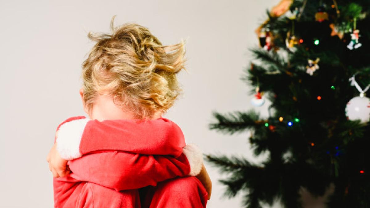 craciun_trist_baiat_suparat_brad