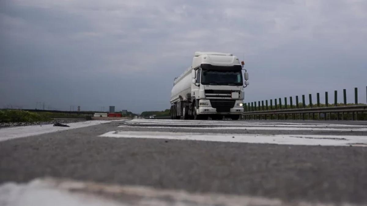 trafic_autostrada_camion_83947900