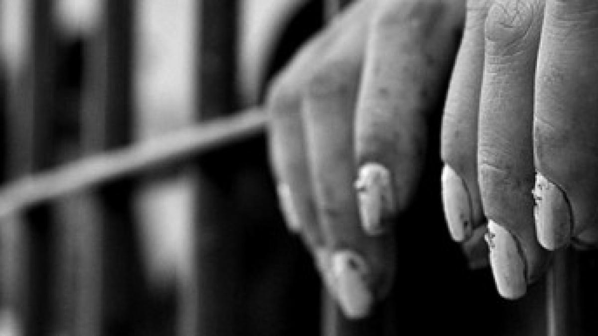 femei_cusca_93060700