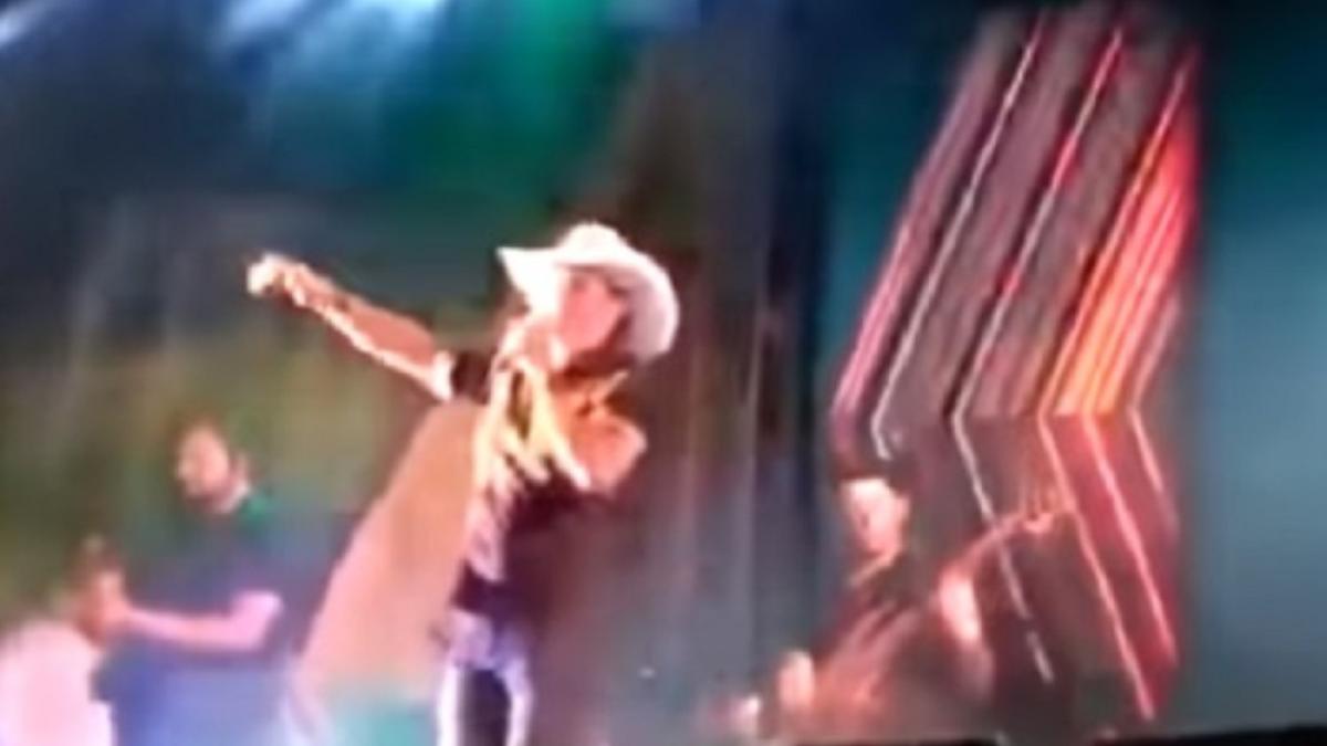 cantaret_mort_pe_scena_juliano_cezar