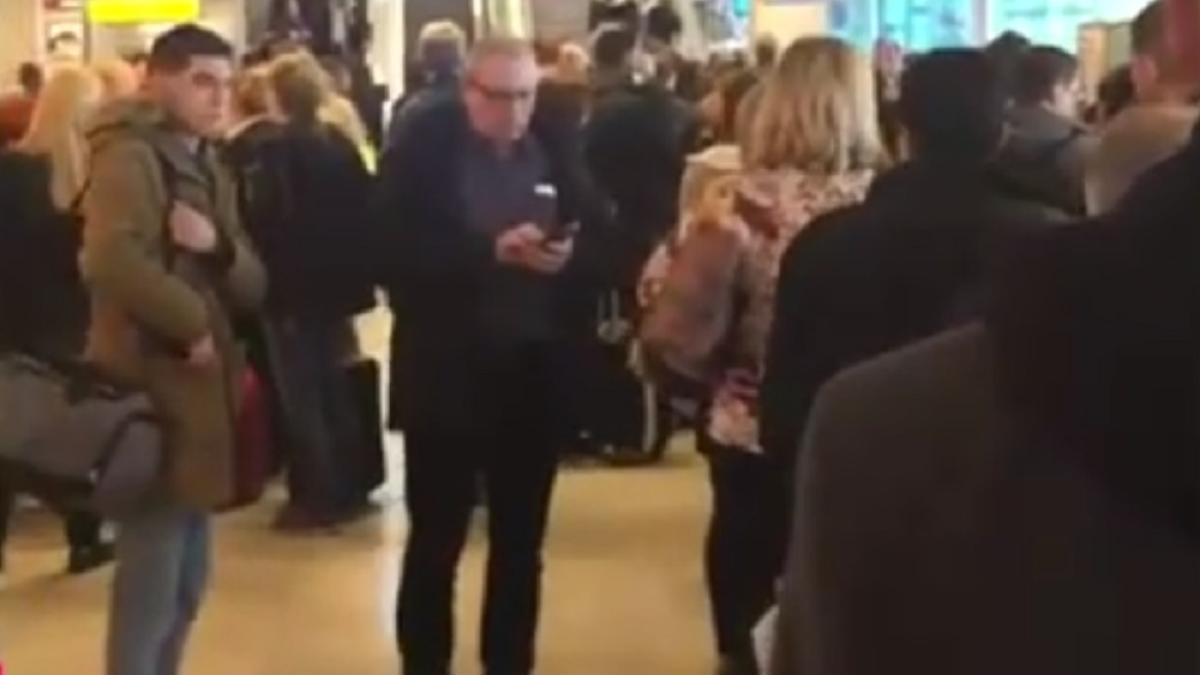 aeroport_olanda_romani_blocati