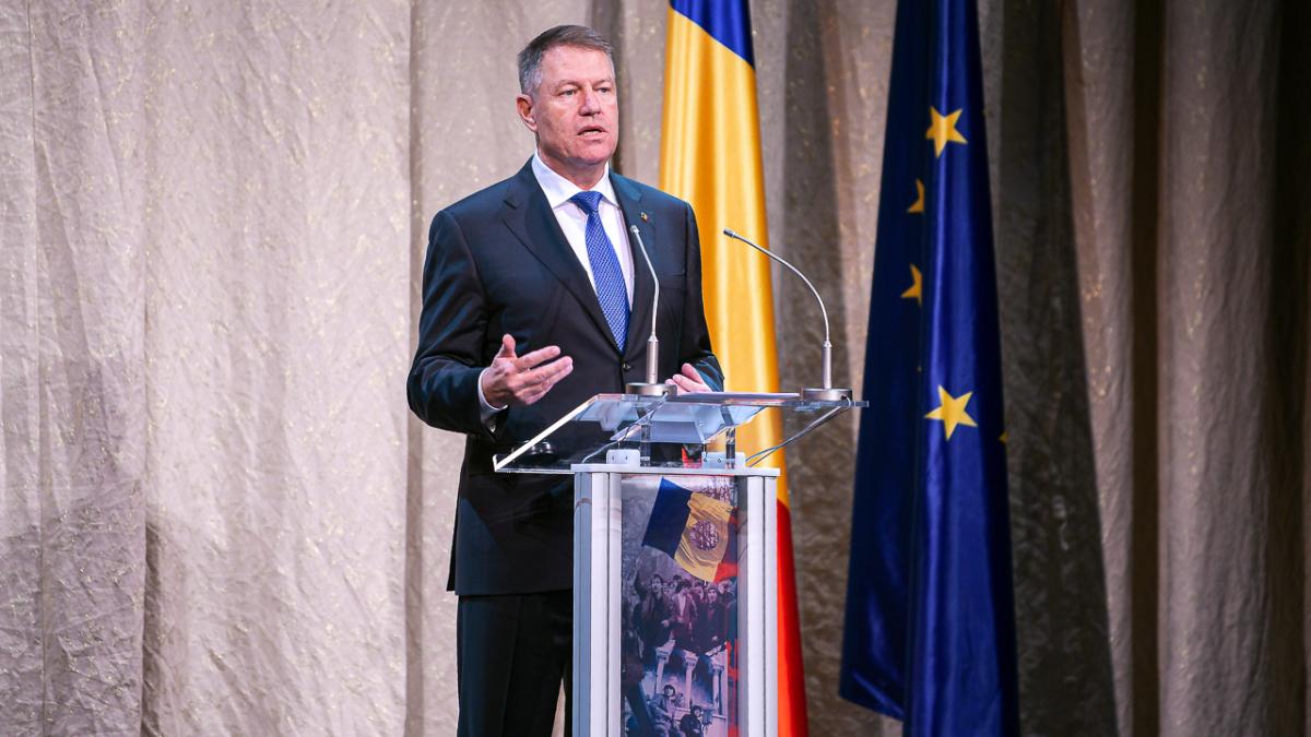 klaus_iohannis_in_picioare_06_01_2020