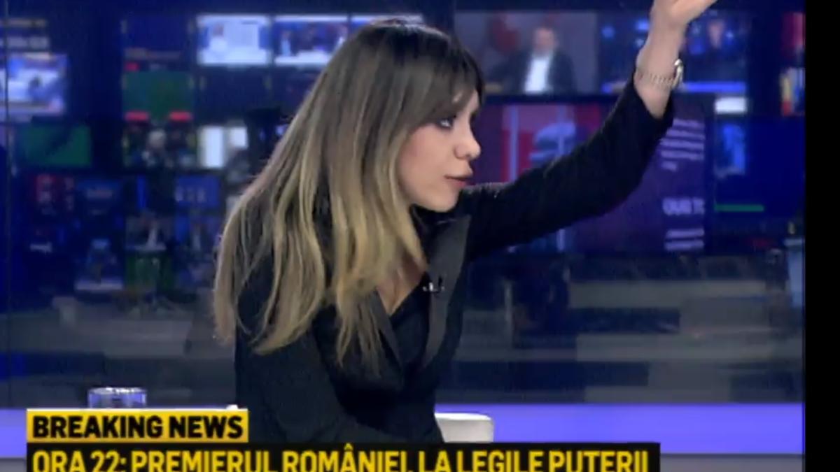 denise_rifai_mana_sus_nervi