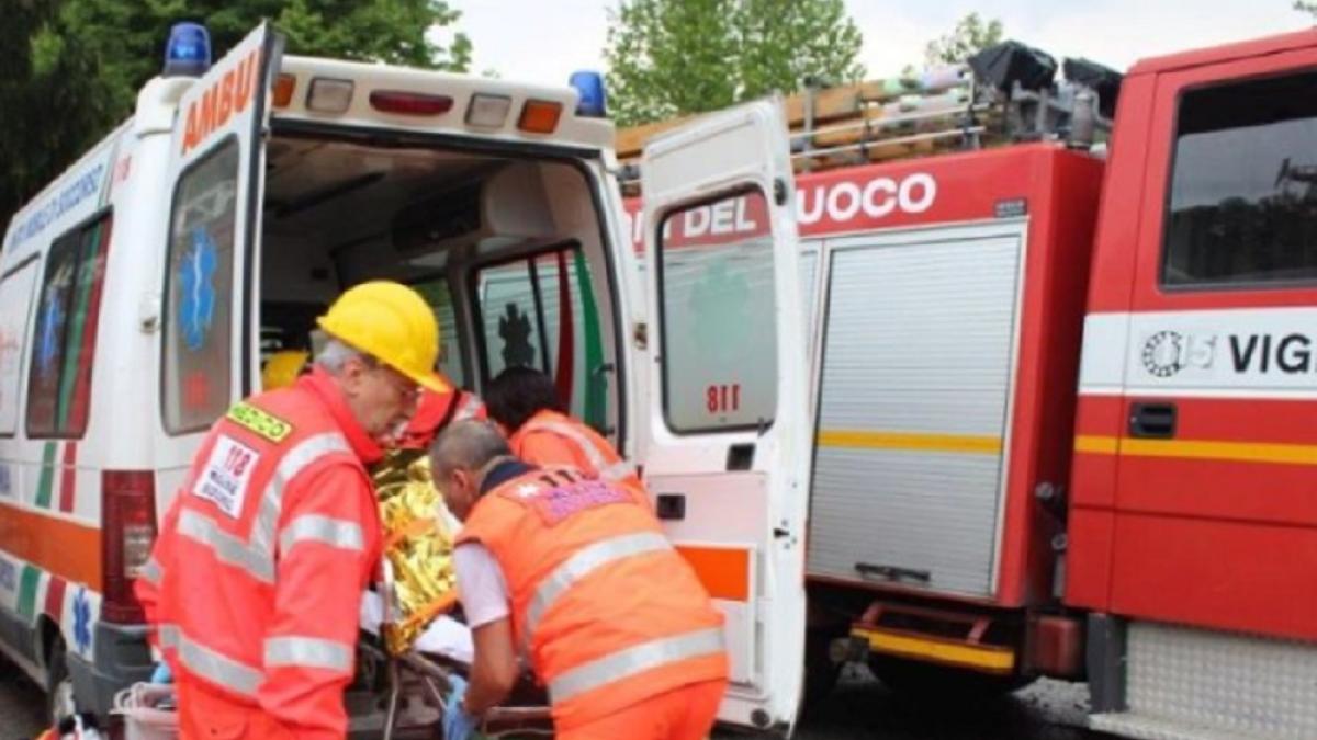 italia_ambulanta_pompieri_persoana_gasita_moarta_in_casa