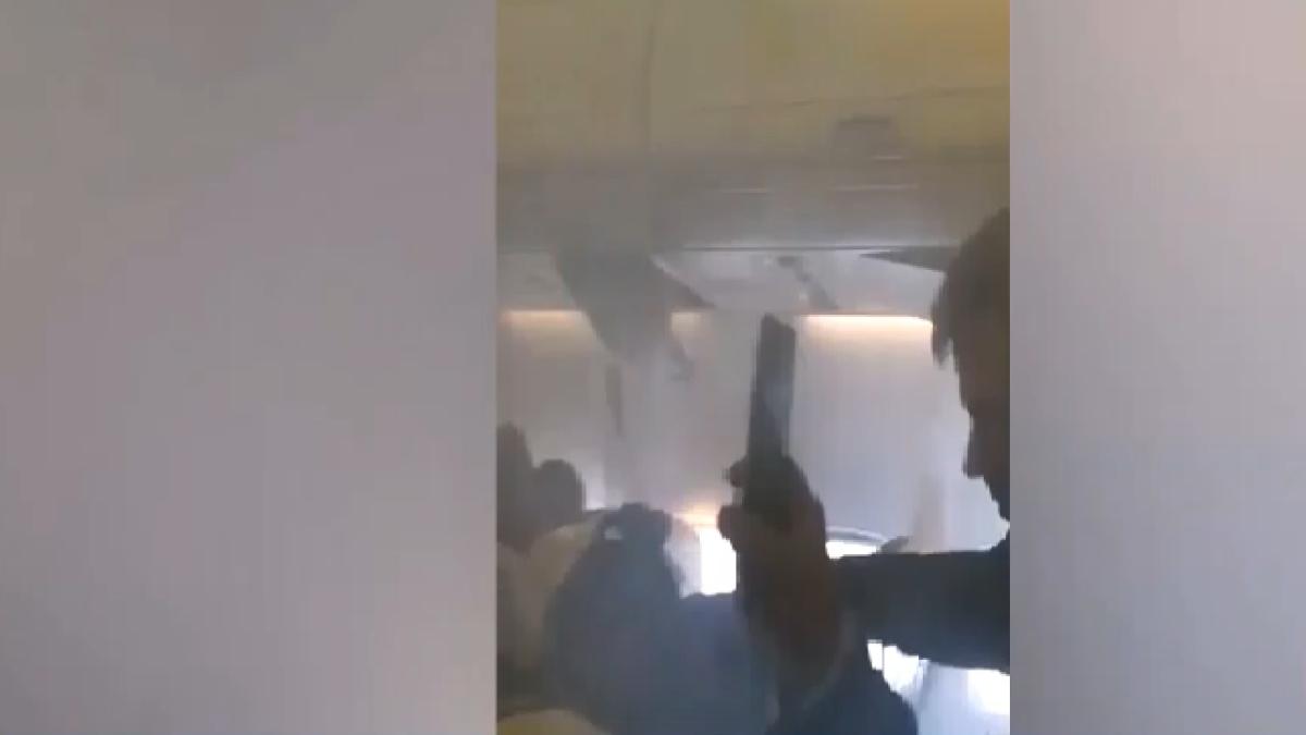 avion_plin_de_fum_marturie_pasagera