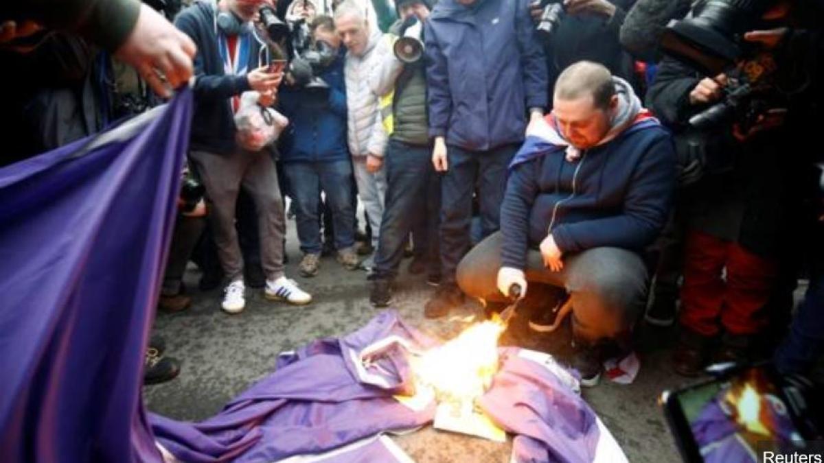 steag_ue_incendiat_marea_britanie_brexit