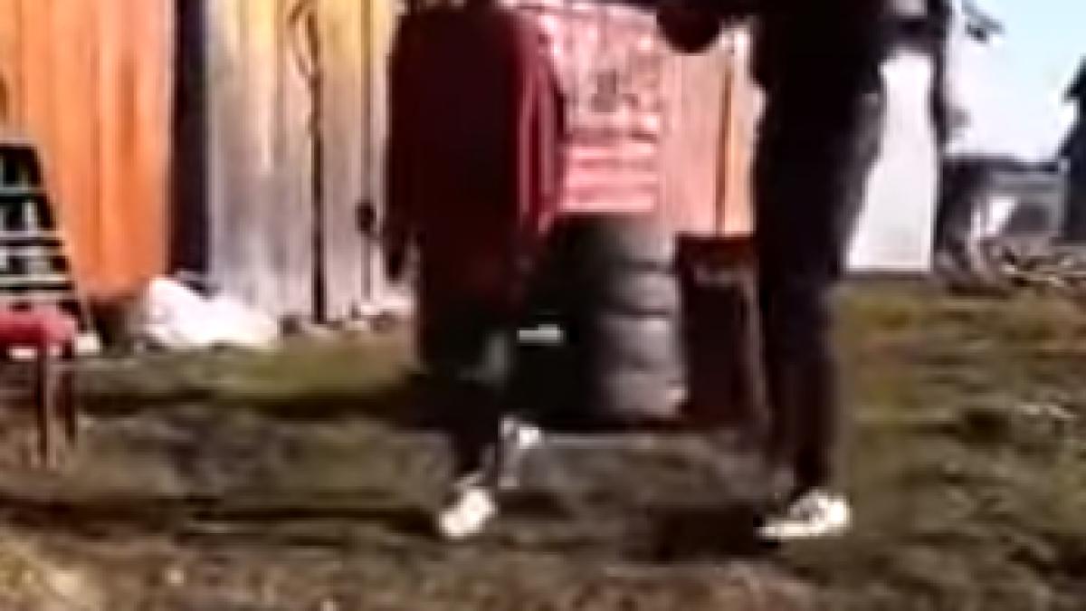 fata_suceava_batuta_cu_biciul