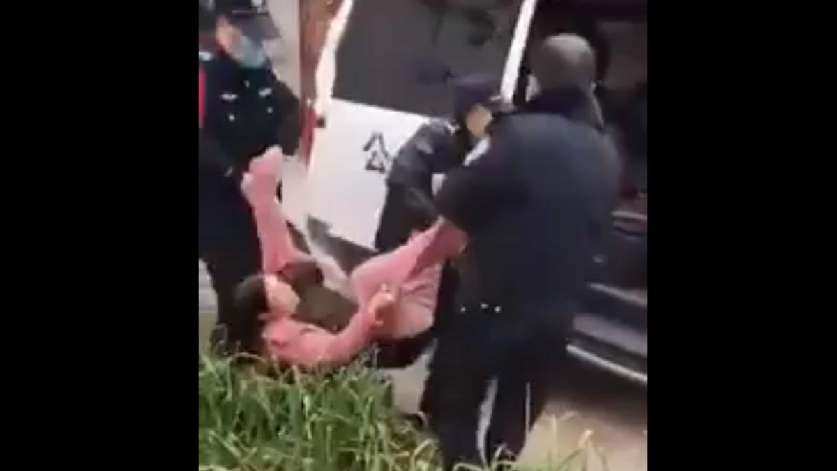 oameni_luati_cu_forta_din_casa