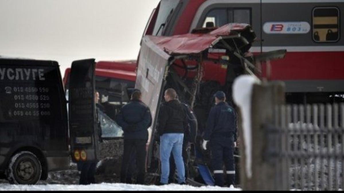 accident_tren_autocar_copii_serbia