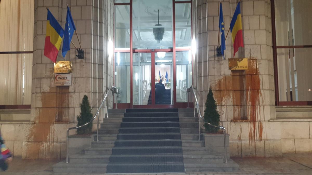 ministerul_justitiei_vandalizat_3