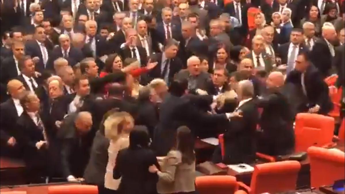 bataie_parlament_turcia