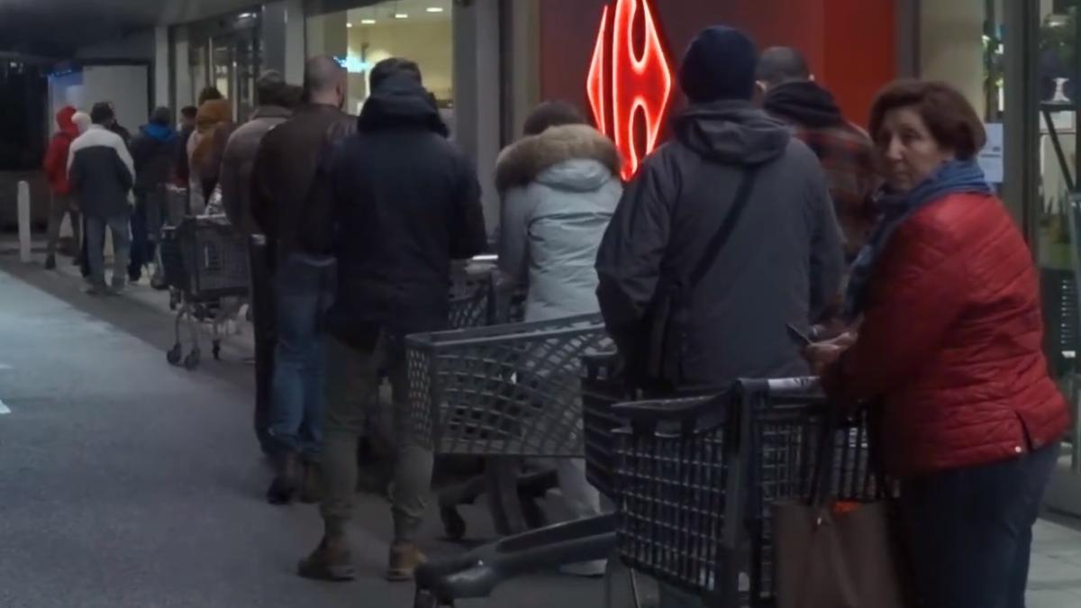 coada_magazin_roma_supermarket