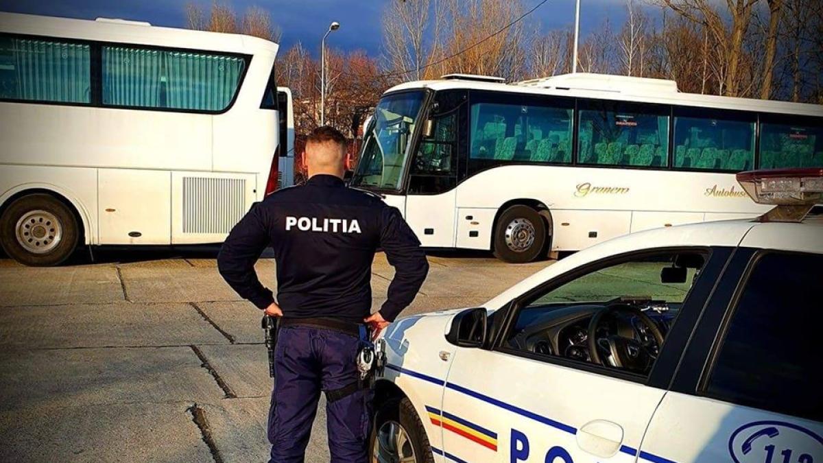 politia_romana_politist_autocar_autobuz