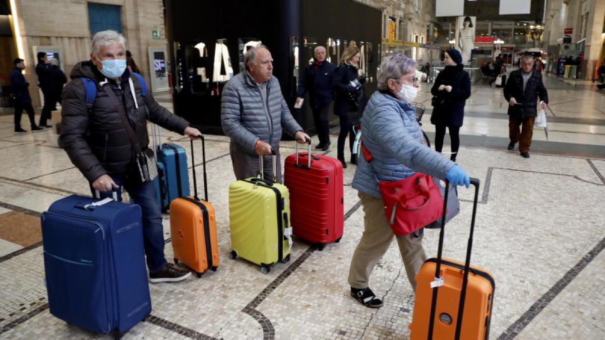 coronavirus_bagaj_gara_oameni_masca_masti