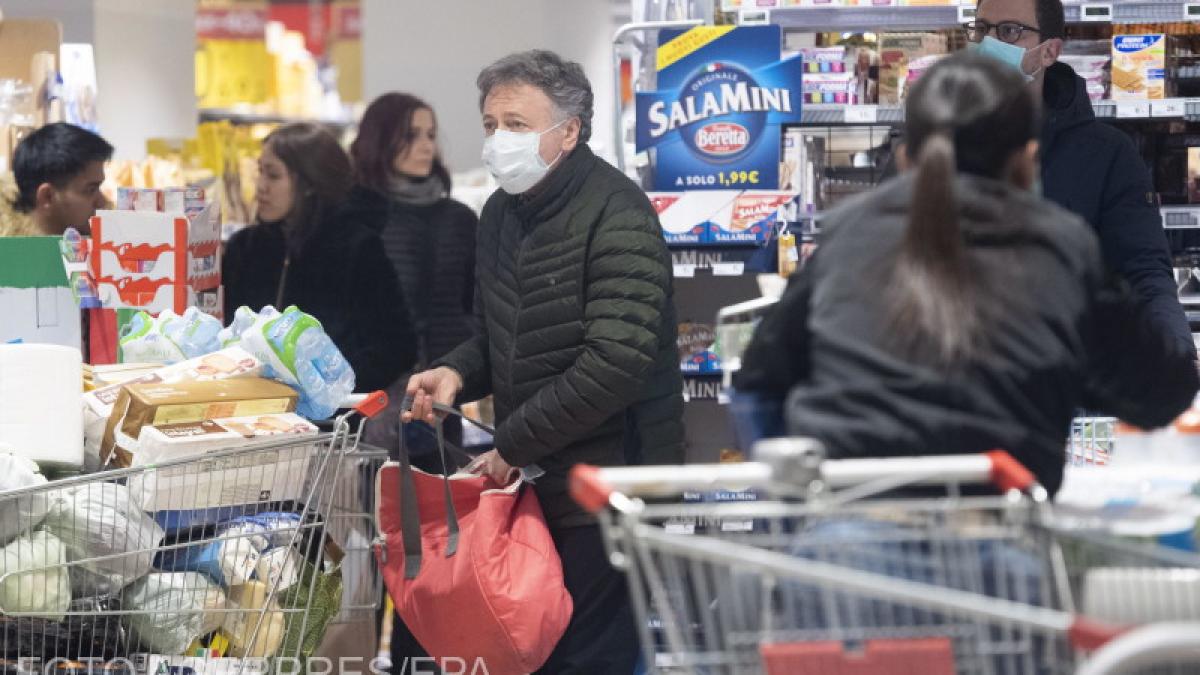 coronavirus_italia_cumparaturi_magazin_masca_protectie