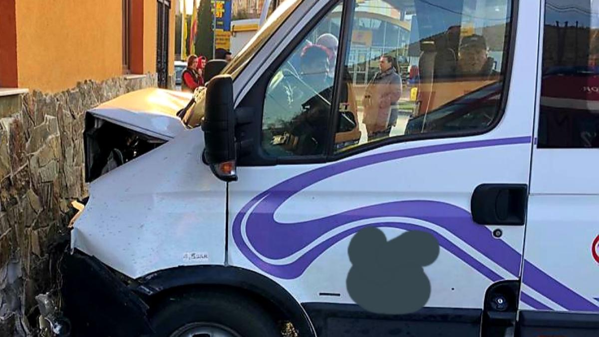 microbuz_accident_arad_casa