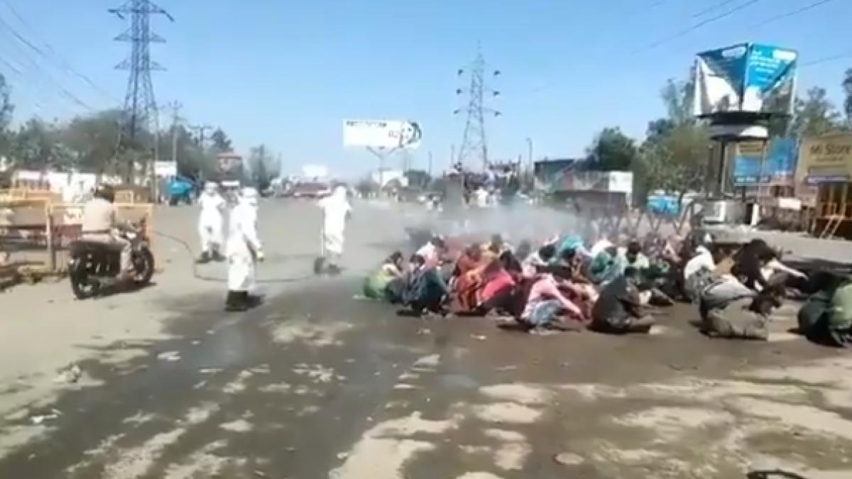 oameni_spalati_india