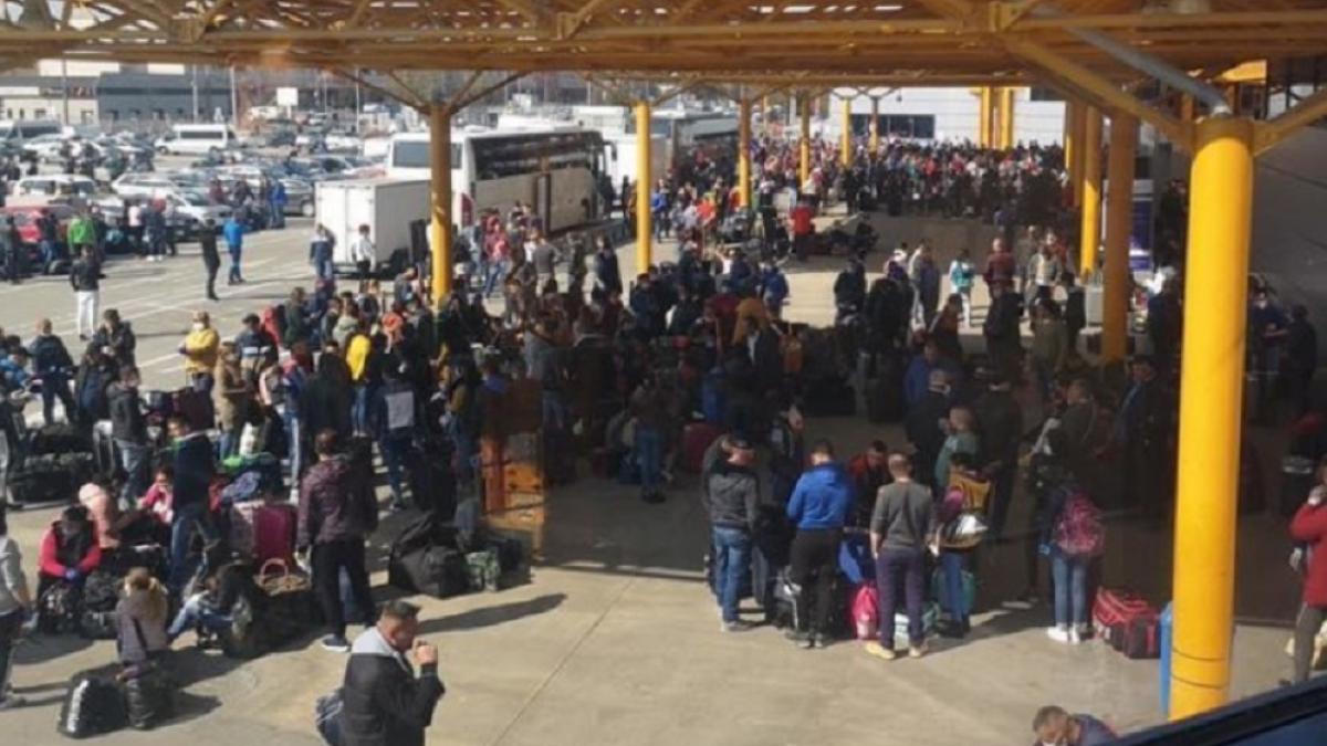 muncitori_romani_pleaca_germania_aglomeratie_aeroport_3