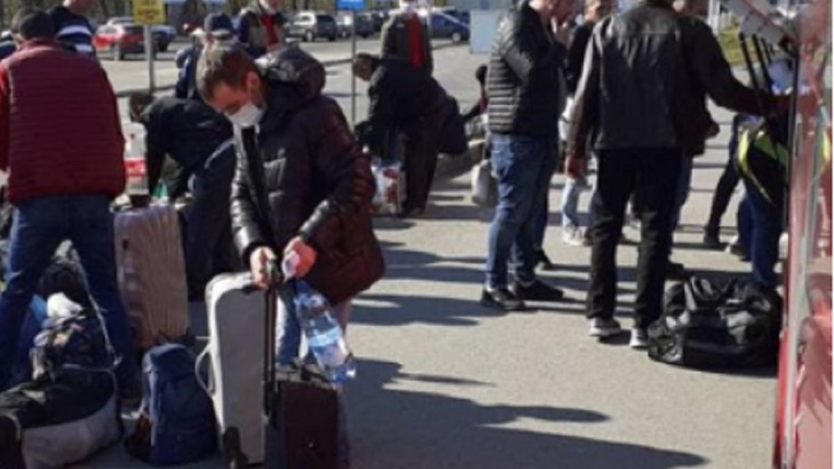 iasi_aeroport_muncitori_romani_pleaca_germania