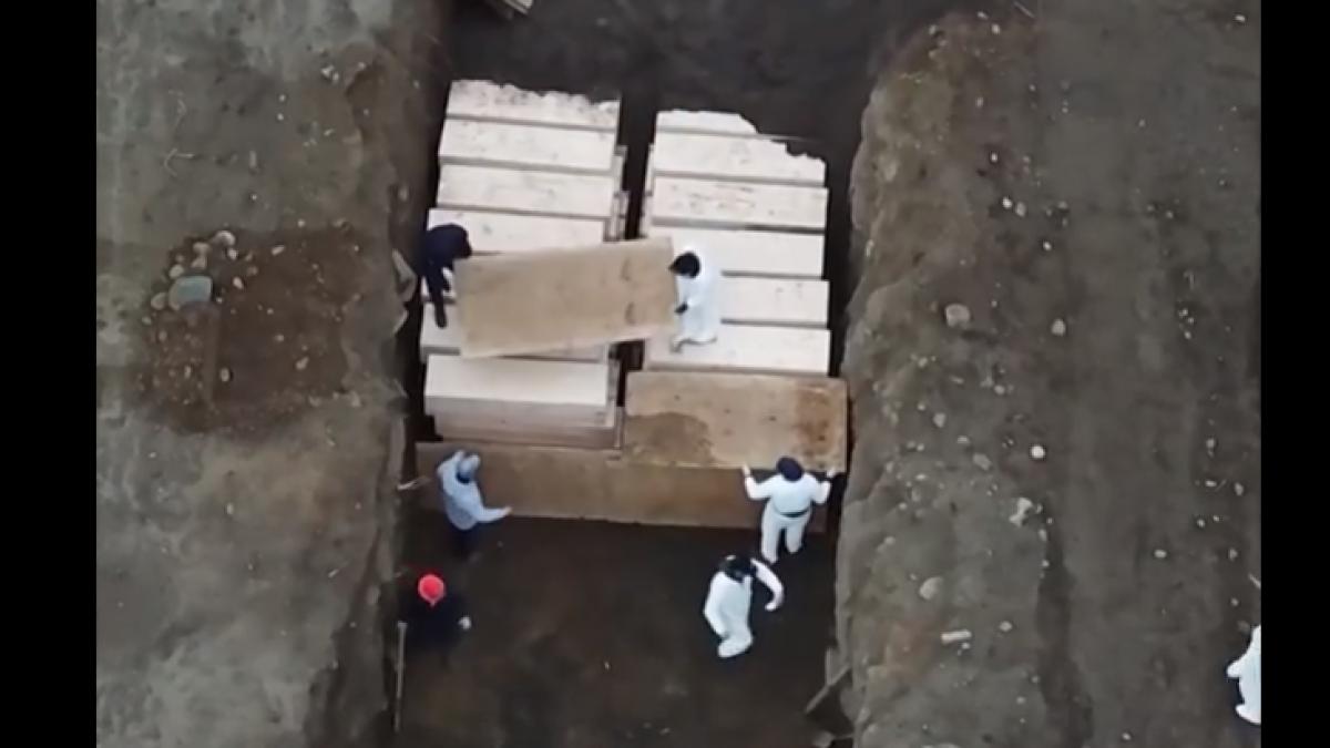 sicrie_groapa_comuna_new_york