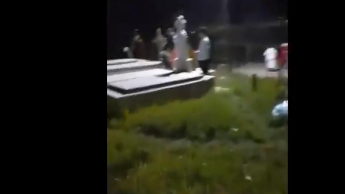 petrecere_paste_cimitir