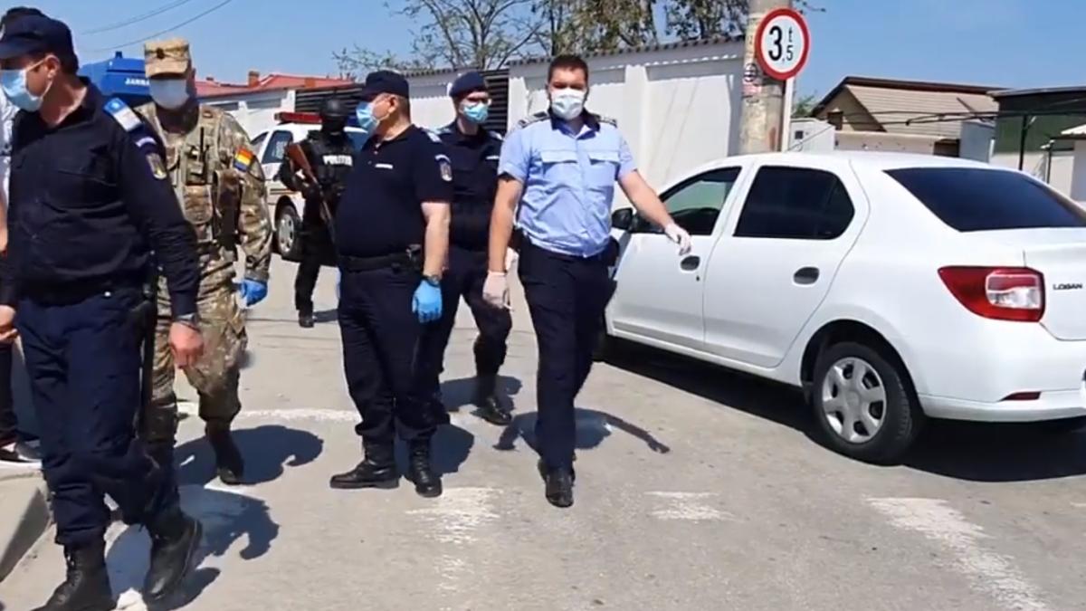 dolj_petrecere_strica_militari_mascati