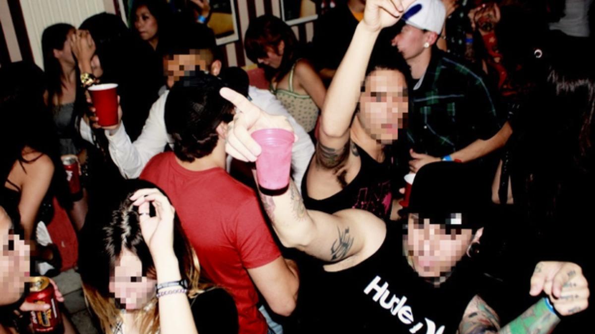 party_in_house_anglia_corona