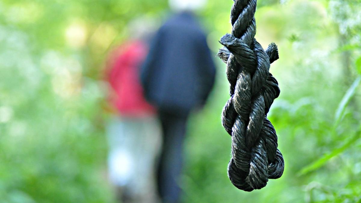 spanzurat_barbat_batran