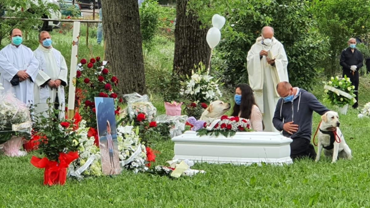 inmormantare_greta_romanca_gasita_inecata_italia