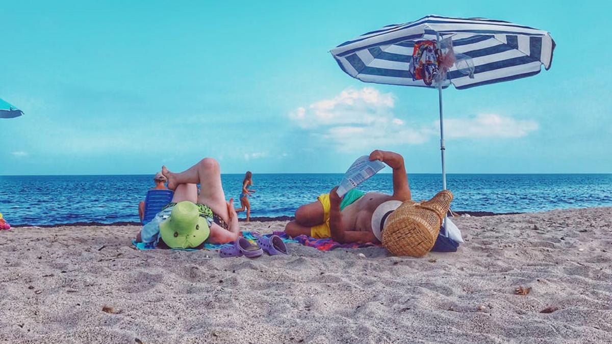 mare_plaja_cearceaf_ilustrativ