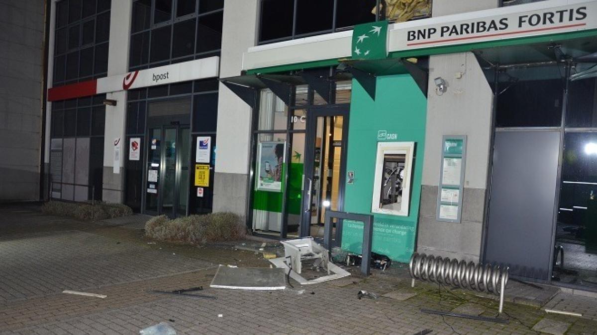 bancomat_explozibil__parh_de_pusca_romani