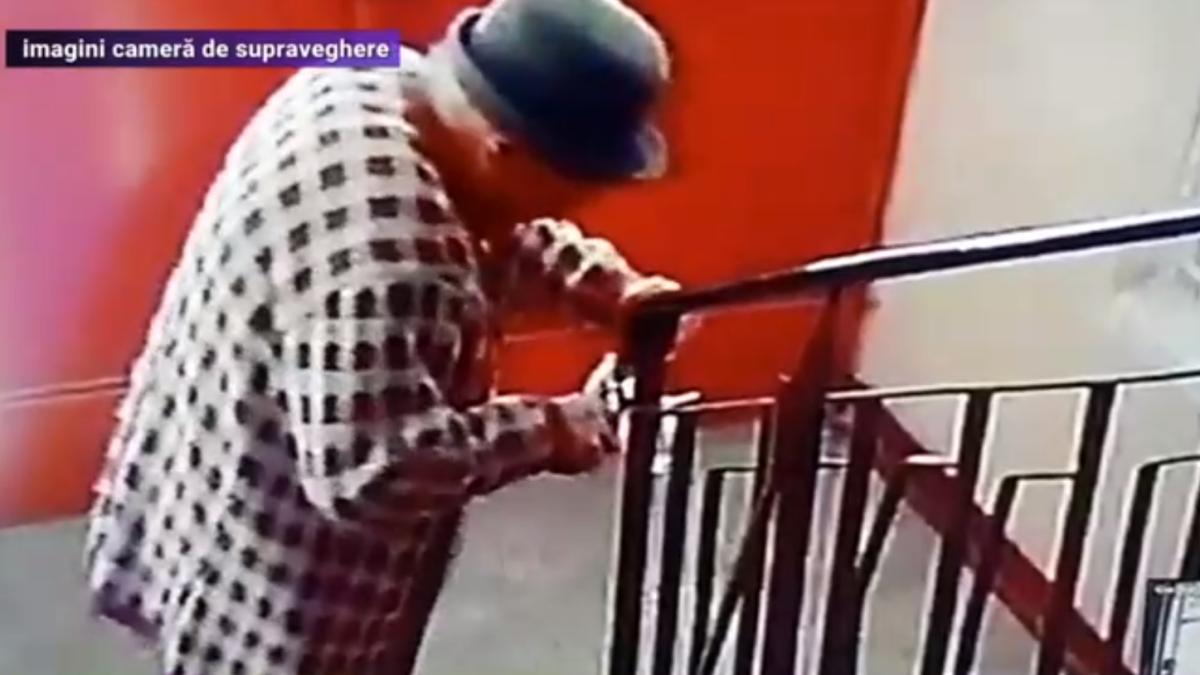 pensinara_romanca_dispenser_dezinfectant