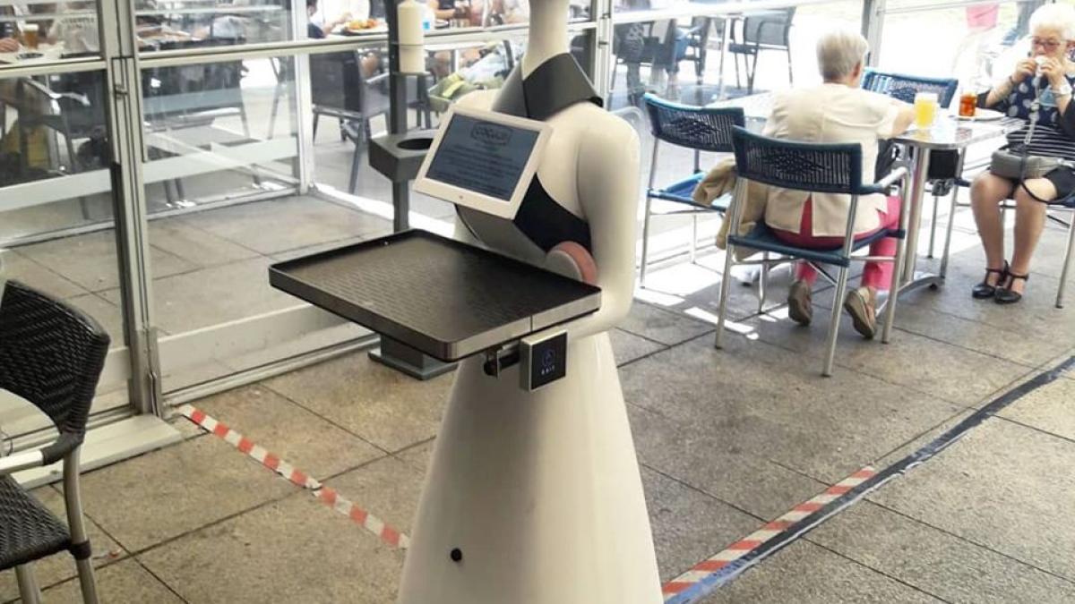 chelner_robot_spania_sursa_cocuus_cooking_science