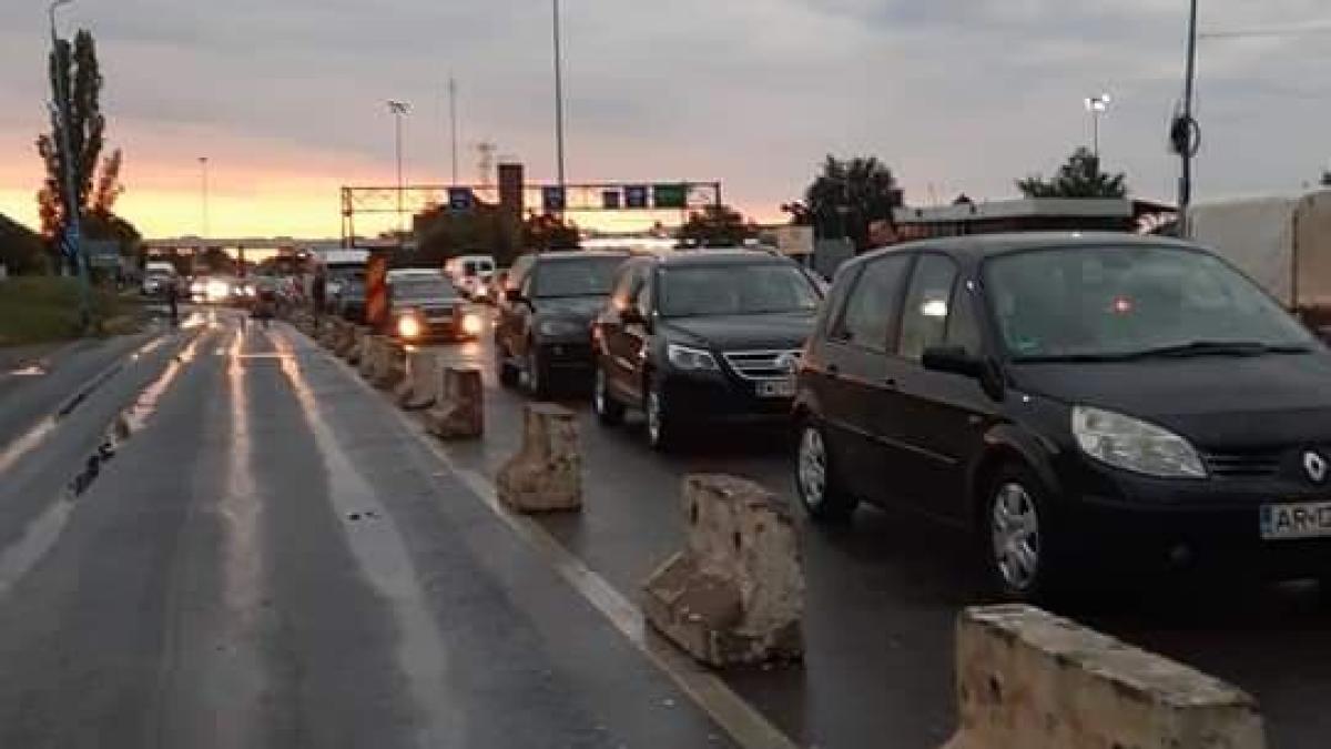 coada_masini_vama_nadlac_poza_1_14_06_20