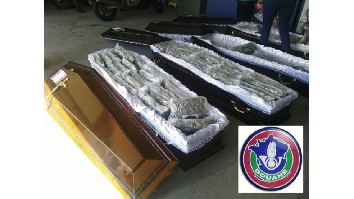 sicriu_roman_franta_cannabis_spania