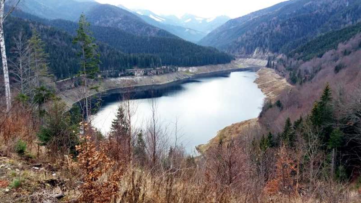 munte_lac_turism_romanesc