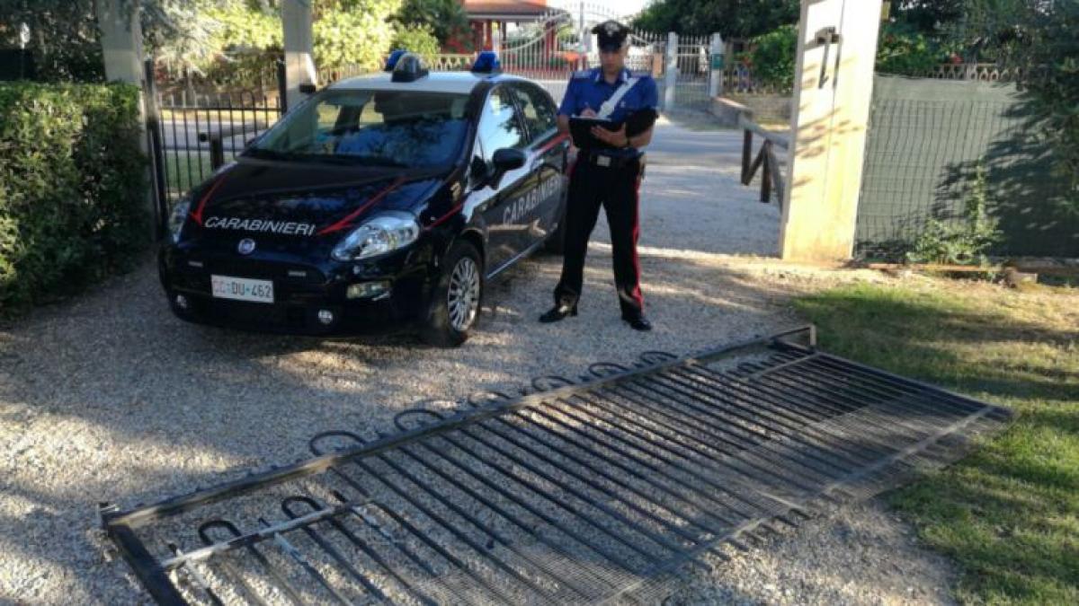 poarta_distrusa_roman_italia